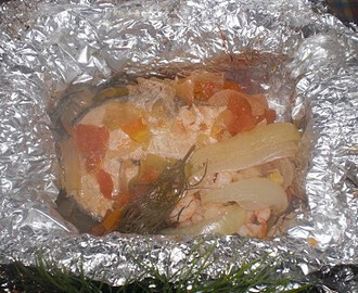 Salmão com camarão, legumes salteados e batatas a murro