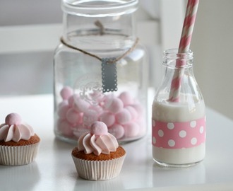 Raspberry vanilla cupcakes & Swiss Meringue Buttercream