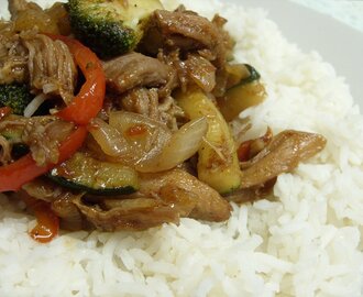 Sweet Chilli Pork Stir Fry - or "how to use the other half of your pulled pork"