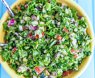 Mediterranean Detox Parsley Salad | Vegalicious