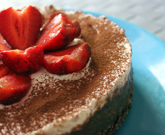Il mio primo esperimento con le raw vegan cake: la torta crudista al cioccolato