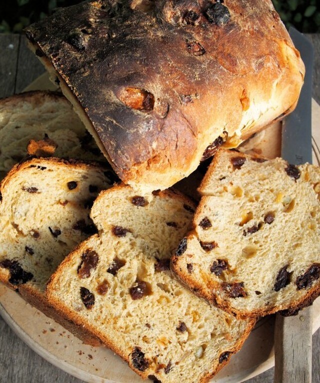 Lincolnshire Plum Bread: A Fabulous Festive Fruit Bread and Random Recipe