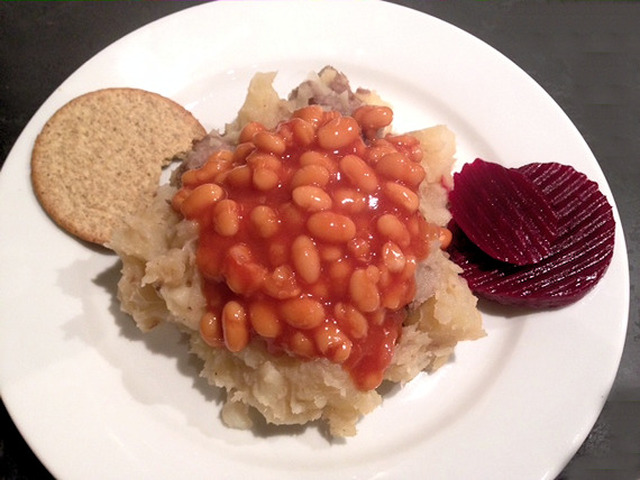 Traditional Scottish Stovies with Oatcakes and Beetroot – Slow Cooked & with the Kids Baked Beans to serve.