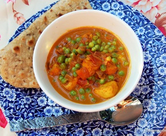 Muttar Paneer (Rich Tomato Gravy with Peas and Indian Cheese)