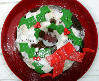 apple, mincemeat and chocolate christmas wreath cake