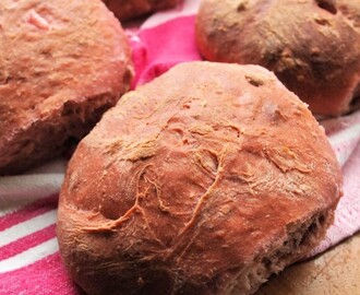 Think Pink! Real Bread: Beetroot and Walnut Bread Rolls Recipe