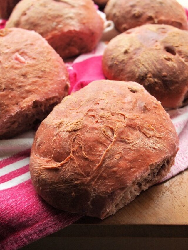 Think Pink! Real Bread: Beetroot and Walnut Bread Rolls Recipe
