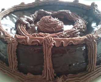 Enkel 'luksus' sjokoladekake med trøffelkrem