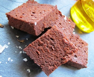 pAstís esponjÓs de xocolata amb oli d'oliVa i Sal