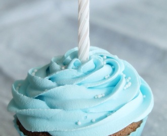 Blå bursdagscupcakes