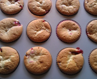 Jordbær cupcake med kremost topping og sitron cupcake !!