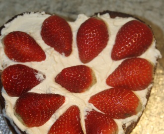 Slimming World Low Fat Valentine's Strawberry Heart Cake
