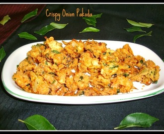 Onion Pakoda / Vengaya Pakoda Recipe / Crispy Onion Pakoda Recipe /  Ulli Pakodi - South Indian Style Pakoras