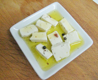 Queso fresco en aceite de oliva especiado