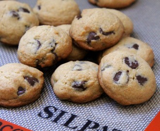 Product Review: Silpat and Yummy Chocolate Chip Cookies