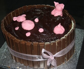Pigs In Mud Cake - Mississippi Mud Pie with KitKats
