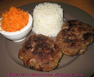 Μπιφτέκια με αρωματικό ρύζι Jasmin και σαλάτα καρότο-μουστάρδα