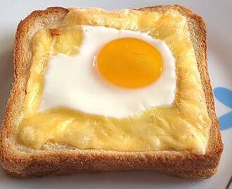 Αυγά με τυρί σε τοστ