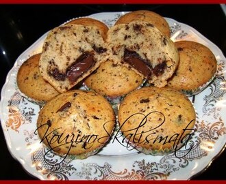 Muffins με γέμιση σοκολάταs