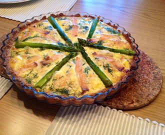 Pai med laks og asparges (glutenfri og lavkarbo)