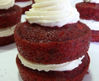 Mini red velvet cakes