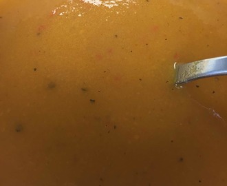 Heerlijke wortel-paprika soep