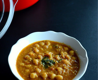 Chole Masala | Chana Masala Recipe- For Chapathi, Poori, Roti, Batura
