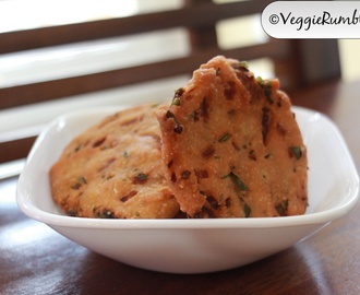 Maddur Vadde: Awesome Crunchy spiced disks/patties of flour and semolina that speak to your soul!