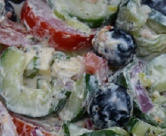 Griekse salade voor bij de BBQ