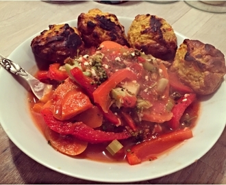 Hverdagsmad med spicy fiskefrikadeller og grønt i tomat!