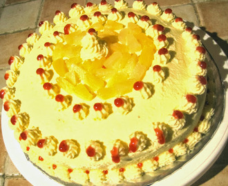 Pineapple cake with Cream frosting