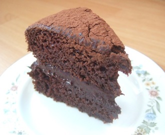 Avocado chocolate fudge cake (vegan)