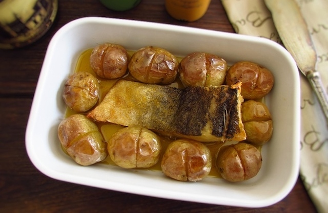 Cod ‘à lagareiro’ (cod with olive oil and baked potatoes) | Food From Portugal