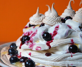 Cakes & Bakes: Lemon and blueberry Pavlova