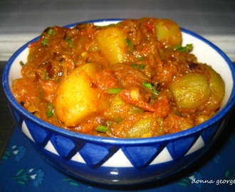 Aloo Aur Parwal Ka Masala - Potato & Pointed Gourd in Thick Gravy