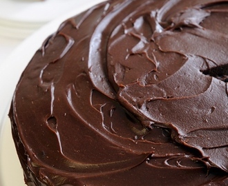 Torta de chocolate con cubierta de chocolate economica