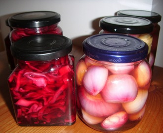 Pickled Onions/Pickled Cabbage