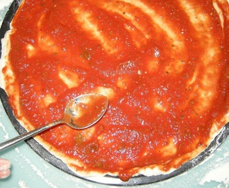 Tomatensaus (voor op de pizza)