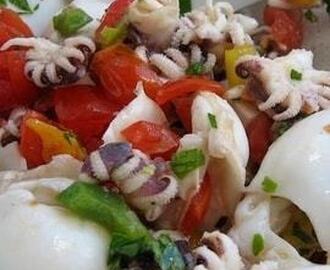 Salade de calamars pour antipasti italiens