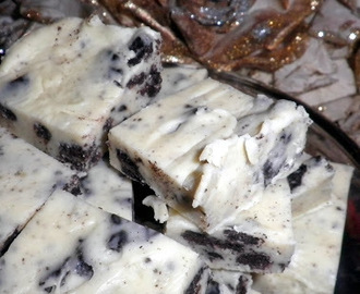 Fudge λευκής σοκολάτας με oreo cookies