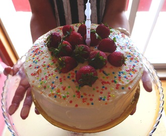 Bolo de mirtilo e queijo creme {bolo de aniversário}/ Blueberry cake with cream cheese frosting {birthaday cake}