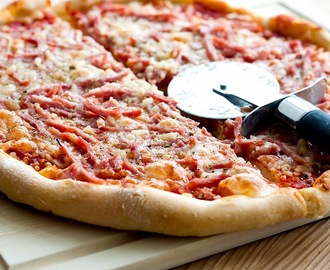 Pizza m. skinke og ost