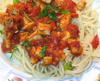 Spaghetti al tonno/Espaguetis amb tonyina/ Espaguetis con atún