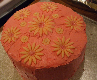 Victoria Sponge - with added flower power!