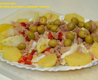 Amanida tèbia de patates, cabdells i tonyina