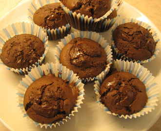 Σοκολατένια muffins με κομμάτια σοκολάτας και λικέρ πορτοκάλι