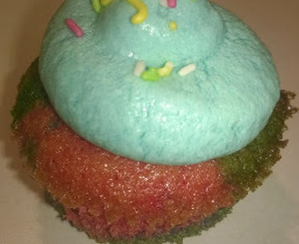 Cupcakes ουράνιο τόξο με frosting μαστιχα Χιου υποβρύχιο