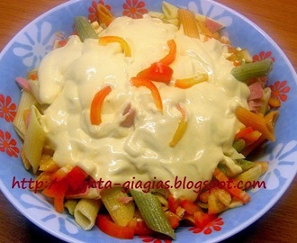 Πέννες τρικολόρε (tricolore) σαλάτα με χρωματιστές πιπεριές