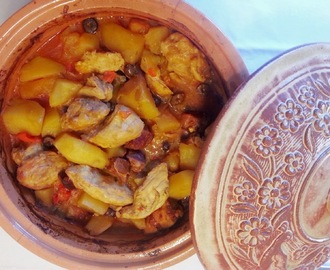 Κοτόπουλο μεσογειακό στη γάστρα με πατάτες και λουκάνικο chorizo