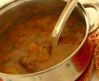 Banana Dumplings In Spicy Tomato Gravy / Kachha Kela Kofta